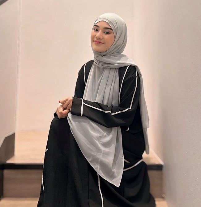 Clara Shinta juga diketahui memiliki usaha di bidang kosmetik. Namun usaha kosmetiknya itu sempat dituding mantan sahabatnya, Andy Trac, belum lolos uji BPOM. Foto: Instagram/@clarashintareal