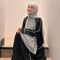 Clara Shinta juga diketahui memiliki usaha di bidang kosmetik. Namun usaha kosmetiknya itu sempat dituding mantan sahabatnya, Andy Trac, belum lolos uji BPOM. Foto: Instagram/@clarashintareal