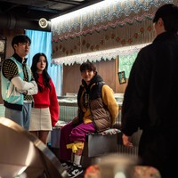 Di tengah kekacauan, Jisoo BLACKPINK dan Park Jung Min hanya bisa memikirkan satu sama lain. Apakah keduanya bisa bersatu kembali? Foto: dok. Coupang Play