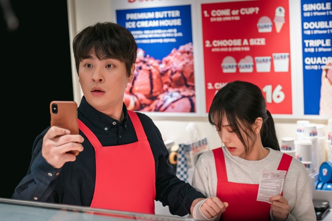 Drama Korea Newtopia akan mengikuti perjuangan cinta Park Jung Min dan Jisoo BLACKPINK yang terpisah jarak dan berlari ke arah satu sama lain saat Seoul diserang zombie. Foto: dok. Coupang Play