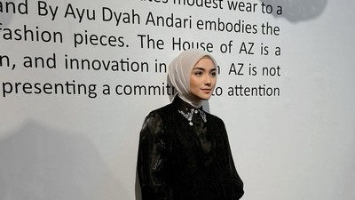 8 Potret Inspirasi OOTD Hijab dan Outfit Monokrom ala Citra Kirana