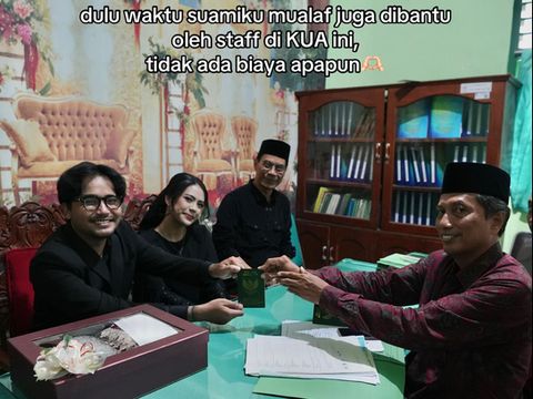 Foto pasangan yang menikah di KUA, viral di media sosial.