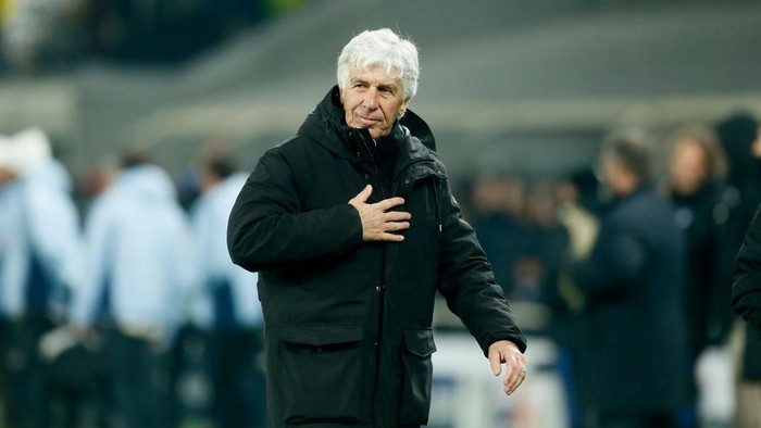 BERGAMO, ITALY - DECEMBER 10: Gian Piero Gasperini head coach of Atalanta BC greets the fans ,during the UEFA Champions League 2024/25 League Phase MD6 match between Atalanta BC and Real Madrid C.F. at Gewiss Stadium on December 10, 2024 in Bergamo, Italy. (Photo by MB Media/Getty Images)