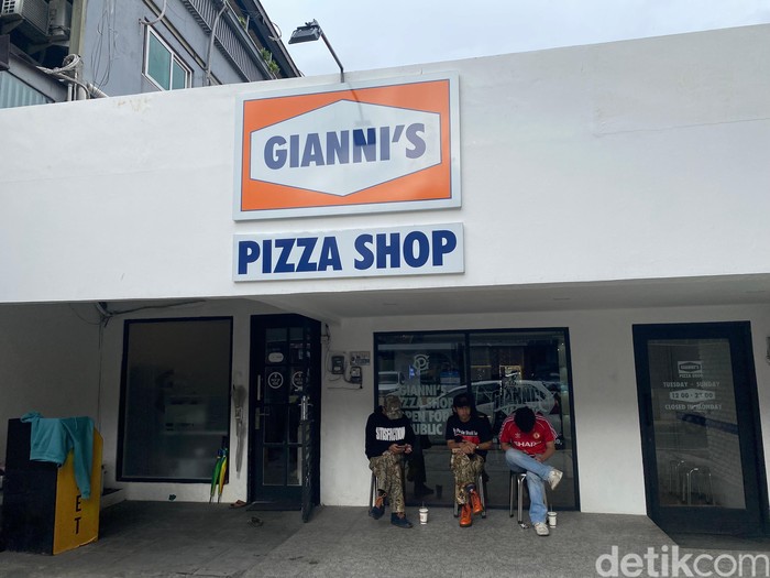 Gianni's Pizza Gianni's Pizza di Kemang yang tawarkan pizza ala New York