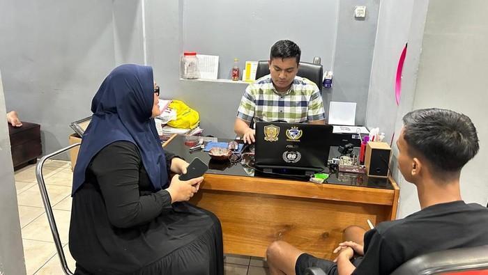 Tiktoker berinisial MAM (21) di Kota Gorontalo, Provinsi Gorontalo, tewas ditikam oleh temannya berinisial RFY (24) menggunakan pisau.