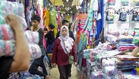 Meningkatnya keyakinan konsumen pada November 2024 didukung oleh Indeks Kondisi Ekonomi Saat Ini (IKE) dan Indeks Ekspektasi Konsumen (IEK) yang masing-masing tercatat sebesar 113,5 dan 138,3, lebih tinggi dibandingkan dengan indeks bulan sebelumnya yang tercatat sebesar 109,9 dan 132,4. Adapun IKE dan IEK tercatat meningkat pada seluruh komponen pembentuknya. 