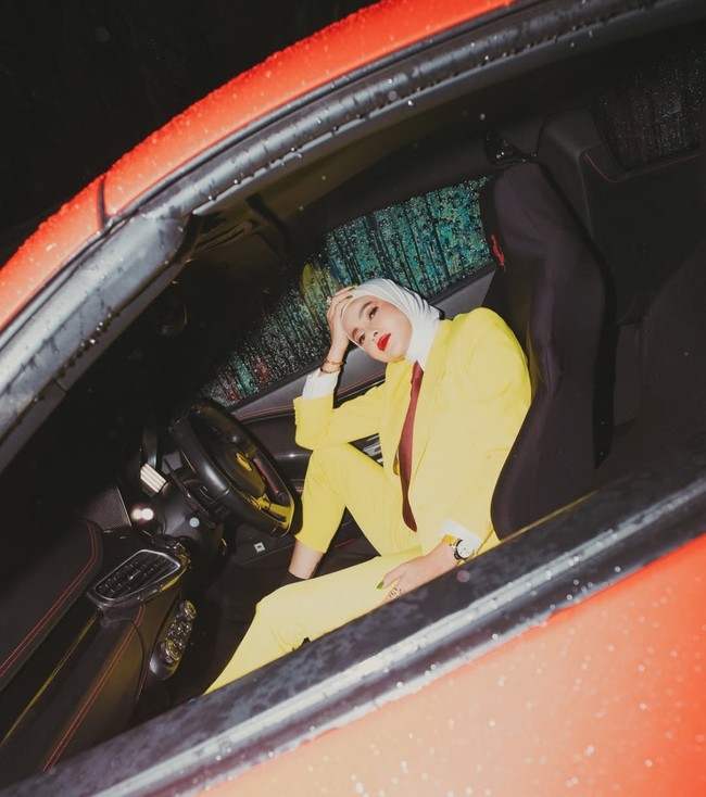 Olla Ramlan dikenal dengan gaya busananya yang stylish. Tak heran setiap penampilannya menjadi sorotan. Foto: Dok. Instagram @ollaramlan.