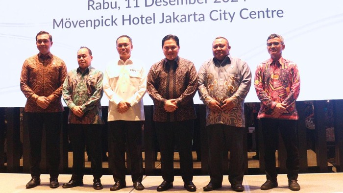 Jajaran pimpinan Komisi Pengawas Persaingan Usaha (KPPU) bersama Menteri BUMN Erick Thohir melakukan pertemuan terbatas dengan berbagai pimpinan Badan Usaha Milik Negara (BUMN) dalam membahas urgensi kepatuhan BUMN atas persaingan usaha.