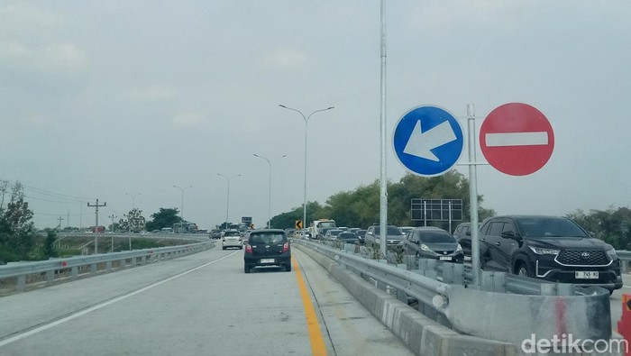 Jalur Exit Tol Ngawen, Klaten, sepi dari kendaraan besar dan bus, Rabu (11/12/2024).