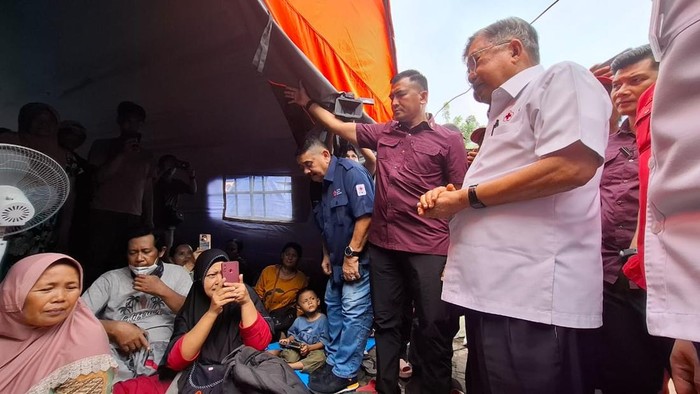 JK kunjungi para pengungsi kebakaran Kemayoran
