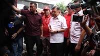 JK pun akan mengusulkan kepada Menteri Perumahan Rakyat Maruarar Sirait untuk memberikan rusun kepada korban.