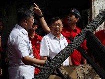 Momen JK Tinjau Lokasi Kebakaran Kemayoran