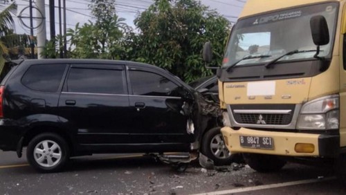 Kecelakaan di Jalan Denpasar-Gilimanuk, tepatnya di Banjar Tembles, Desa Penyaringan, Kecamatan Mendoyo, Kabupaten Jembrana, Rabu (11/12/2024). (Dok. Polsek Mendoyo)