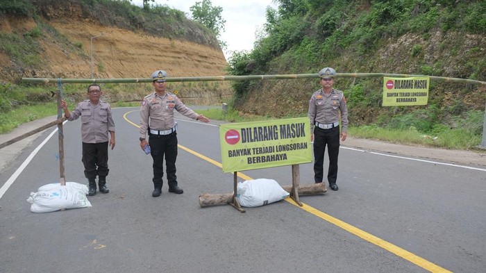 Kelok 9 JLS Malang longsor