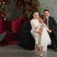 Putri Rianti itu juga tampak aktif berjoget dan bertingkah lucu hingga membuat orang sekitarnya ikut tertawa. Foto: Instagram/@riantic