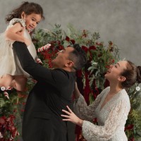 Lahir pada 25 Juli 2020, saat ini Cara berusia 4 tahun. Terlihat Cara memiliki paras blasteran dari orangtuanya. Cara mewarisi darah Wales dan Sunda dari Rianti. Foto: Instagram/@riantic