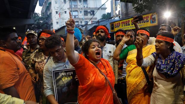 Ketegangan antara India dan Bangladesh telah meningkat ke level nan mengkhawatirkan setelah penangkapan seorang biksu Hindu baru-baru ini di Dhaka dan tuduhan bahwa penduduk Hindu dianiaya di negara berpenduduk kebanyakan Muslim. (REUTERS/Sahiba Chawdhary)