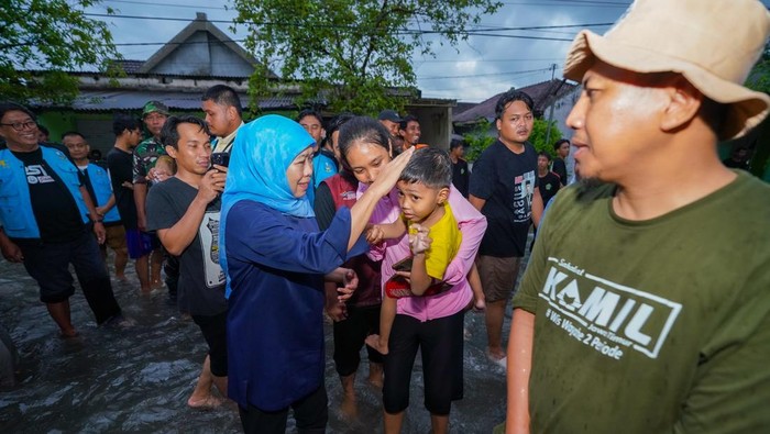 Khofifah tinjau banjir di Jombang
