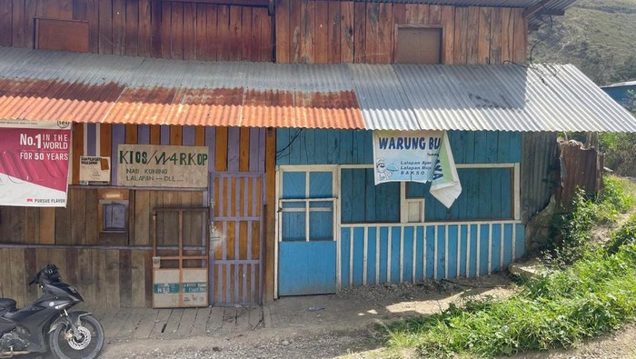 Dua anggota polisi dan seorang warga di Kabupaten Lanny Jaya, Papua Pegunungan, diserang orang tidak dikenal (OTK).