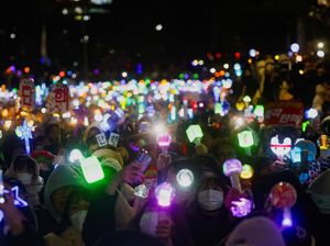 Lightstick K-pop Warnai Demo Pemakzulan Presiden Yoon