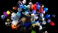 Suasana demo yang dipenuhi berbagai jenis lightstick membuat suasana menjadi tidak menakutkan.