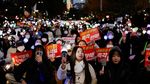 Lightstick K-pop Warnai Demo Pemakzulan Presiden Yoon