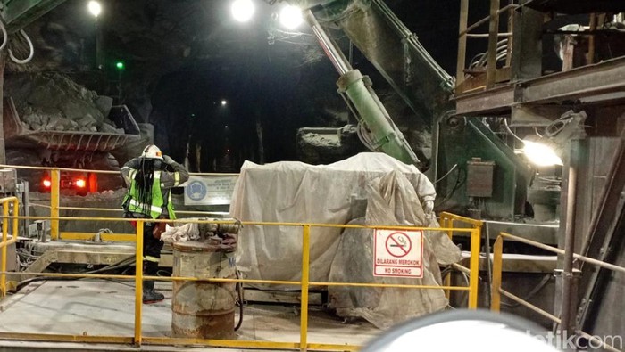 Tambang bawah tanah Deep Mill Level Zone (DMLZ) milik PT Freeport Indonesia di Mimika, Papua, berada di kedalaman 1,7 Km. Yuk lihat.