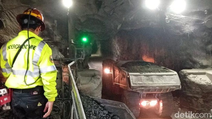 Tambang bawah tanah Deep Mill Level Zone (DMLZ) milik PT Freeport Indonesia di Mimika, Papua, berada di kedalaman 1,7 Km. Yuk lihat.