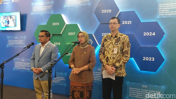 Menteri PANRB Rini Widyanti