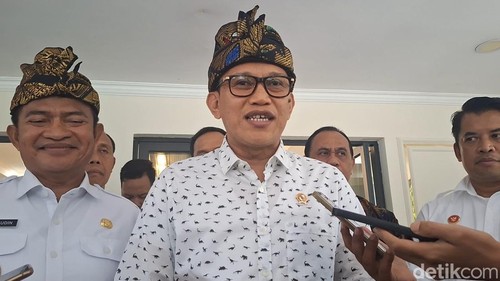Menteri PPMI Abdul Kadir Karding saat diwawancarai di Mataram, NTB, Rabu (11/12/2024).
