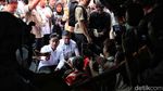 Momen Gibran Sambangi Korban Kebakaran Kebon Kosong Kemayoran