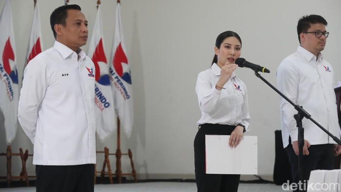 Momen Pelantikan Pengurus Pusat Perindo Ketua Umum Perindo Angela Tanoesoedibjo melantik Pengurus Dewan Pimpinan Pusat (DPP) periode 2024-2029 di Auditorium kantor DPP Partai Perindo, Jakarta Pusat, pada Rabu (11/12/2024).