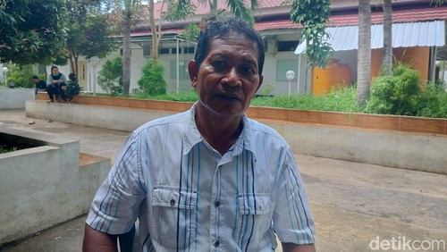 Muhammad, keluarga pasien di RSUD Dompu. (Foto: Faruk/detikBali)