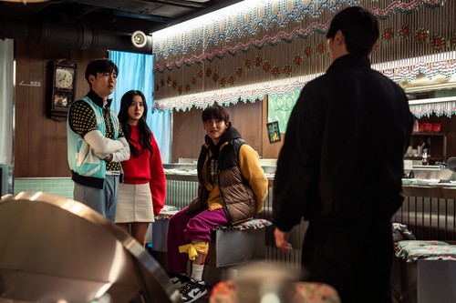Adegan dalam drama Korea Newtopia. Tayang di Prime Video 7 Februari 2025.