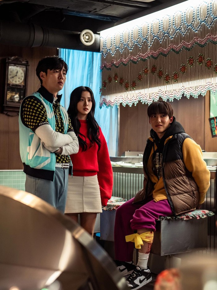 Adegan dalam drama Korea Newtopia. Tayang di Prime Video 7 Februari 2025.