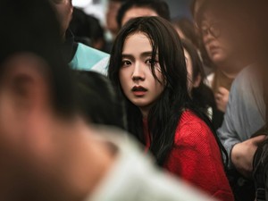 Asmara Jisoo dan Park Jung Min Diserang Zombie di Teaser Newtopia
