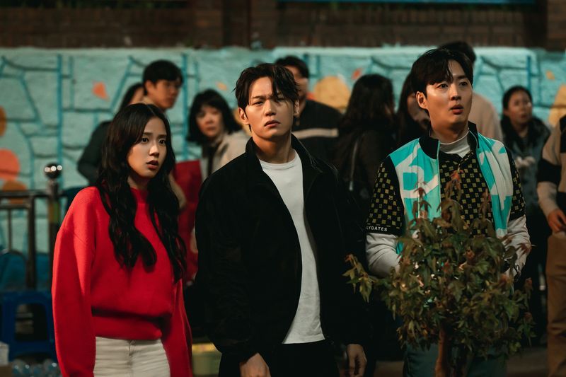 Adegan dalam drama Korea Newtopia. Tayang di Prime Video 7 Februari 2025.