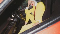 Namun, aksinya tersebut justru membuat Instagramnya banjir hujatan. Banyak netizen yang memberi komentar miring mengenai kolaborasi tersebut.  Foto: Instagram @ollaramlan