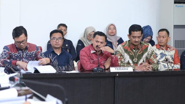 Para teradu dari KPU Banyuasin saat sidang DKPP di Kantor Bawaslu Sumsel.