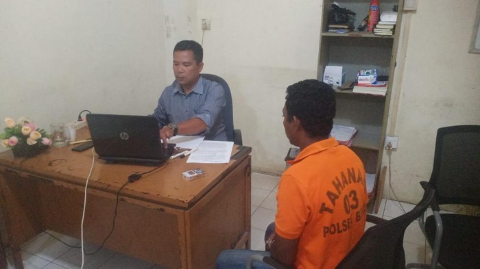 Pelaku percobaan pemerkosaan wanita di Bintan saat diperiksa. (Istimewa)