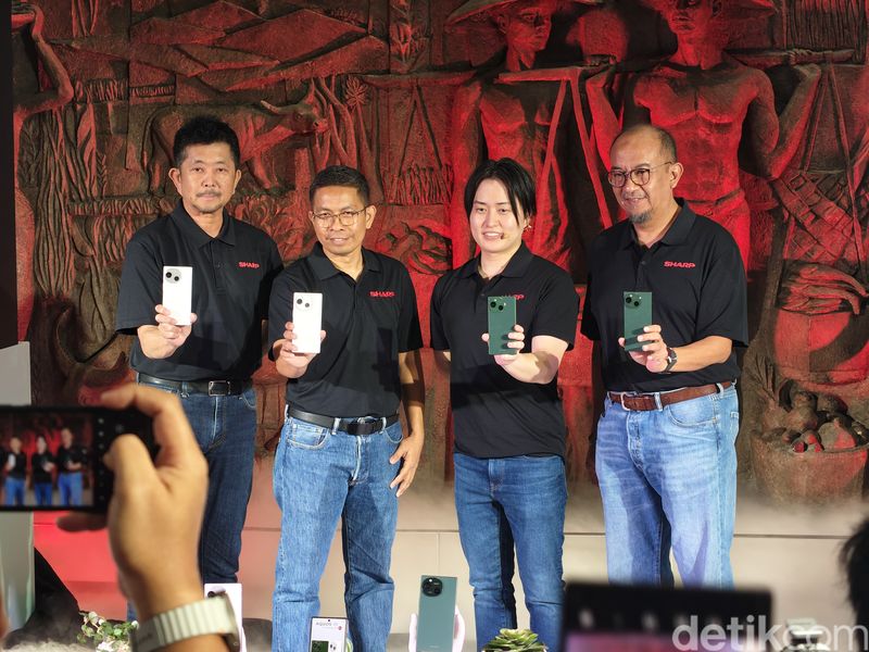 Peluncuran Sharp Aquos R9 di Jakarta