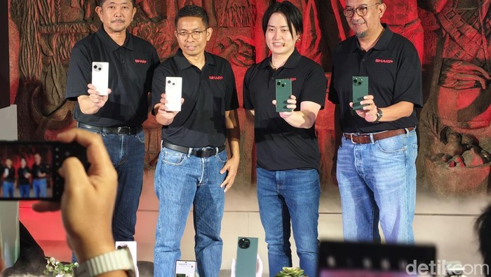 Peluncuran Sharp Aquos R9 di Jakarta