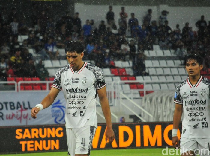 Pemain Bali United usai laga melawan PSIS Semarang di Stadion Jatidiri, Semarang, Rabu (11/12/2024) malam.