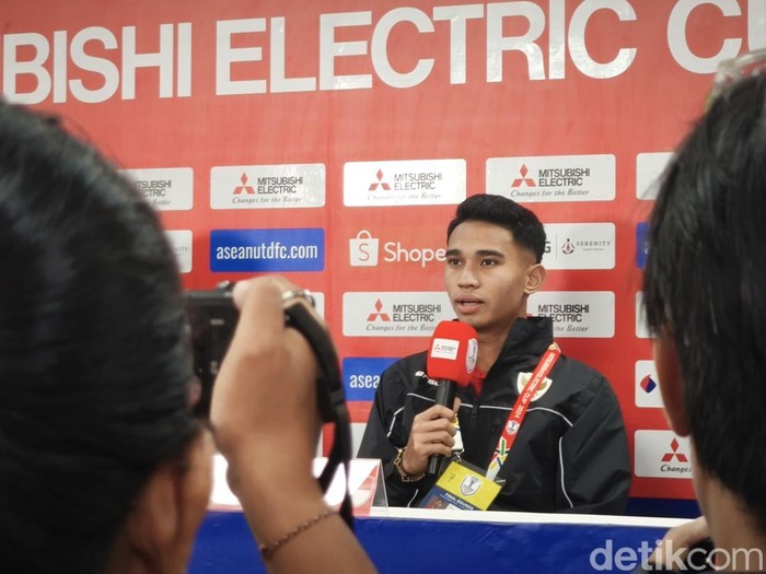 Pemain Timnas Indonesia, Marselino Ferdinand, saat konferensi pers di Stadion Manahan Solo, Rabu (11/12/2024).