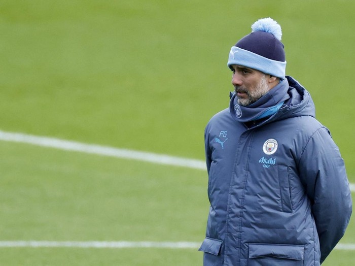 Soccer Football - Champions League - Manchester City Training - Etihad Campus, Manchester, Britain - December 10, 2024 Manchester City manager Pep Guardiola during training Action Images via Reuters/Jason Cairnduff