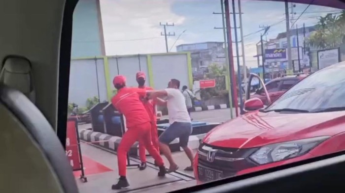 Petugas SPBU di Lubuklinggau adu jotos dengan pelanggan