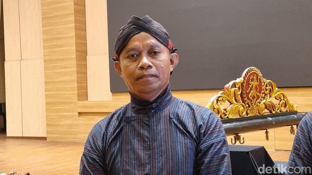 Pewaris ke-15 wayang beber di Gunungkidul, Wisto Utomo (55).