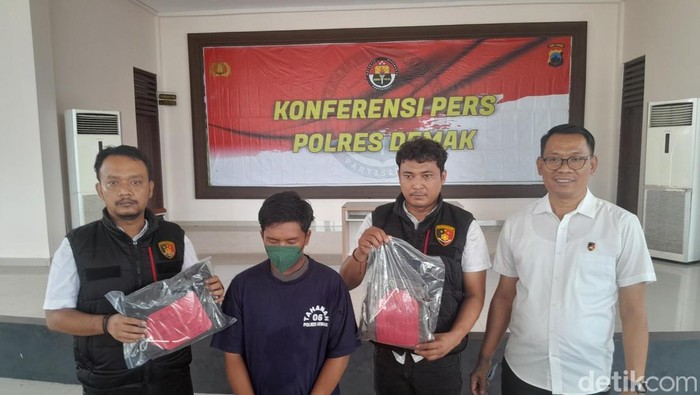 Polres Demak menangkap pelaku begal sopir taksi online di area Pecinan Demak, Rabu (11/12/2024).