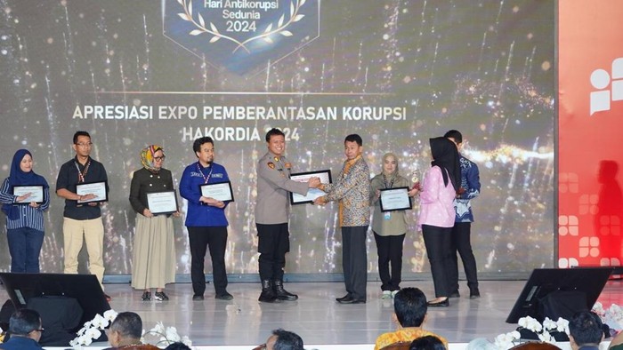 Polri mendapat penghargaan booth terbaik di Pameran Hakordia 2024, KPK, Jaksel.