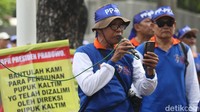 Ketua Umum Perkumpulan Pensiunan Pupuk Kaltim, Bowo Kuntohadi mengatakan dalam aksi kali ini, pihak menuntut agar para pensiunan bisa mendapatkan uang pensiunan seumur hidup. Pasalnya, lanjut Bowo, uang pensiunan para karyawan PT Pupuk Kaltim sempat terhenti pasca kasus tindak pidana korupsi Asuransi PT Jiwasraya.  